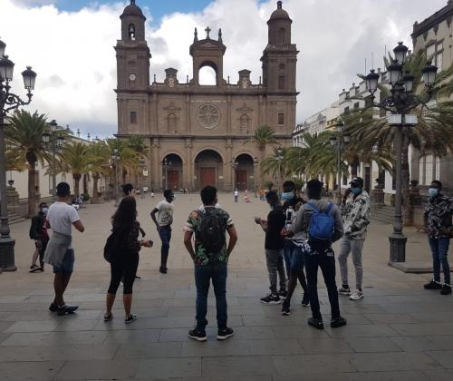 Jóvenes formándose en el proyecto Meraki